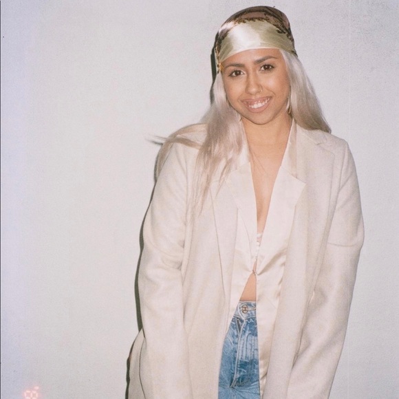 Meet your Posher, Elizabeth - Picture 2 of 13